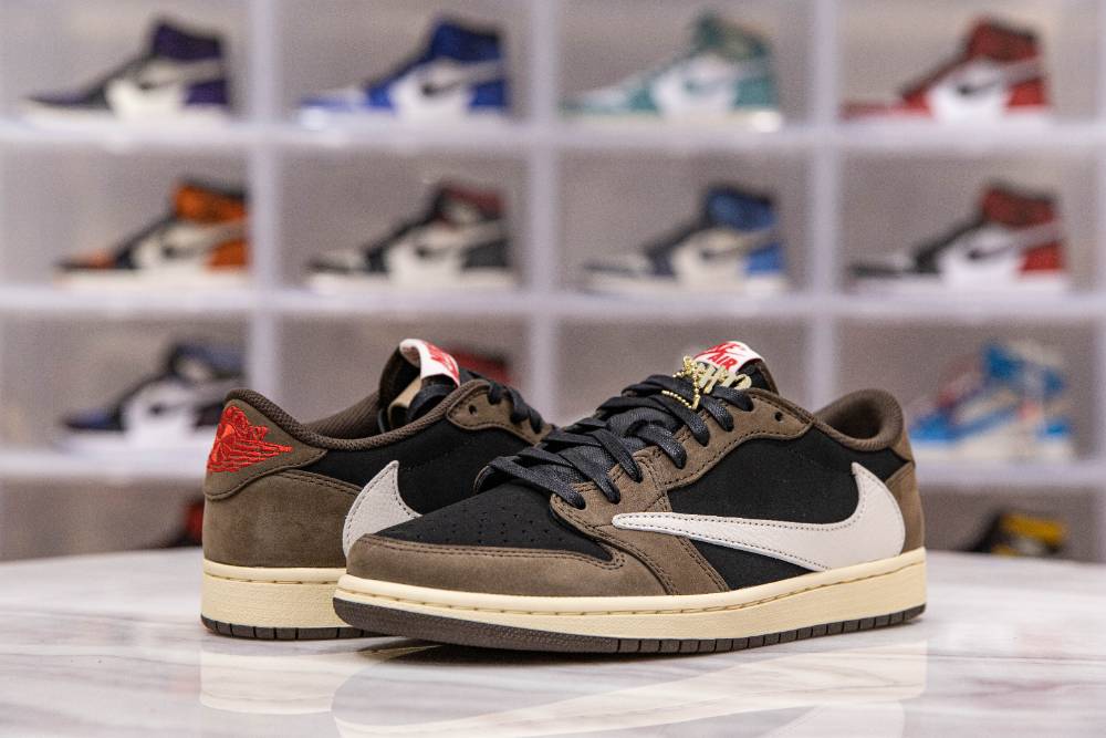 Travis Scott x Air Jordan 1 Low 'Mocha'