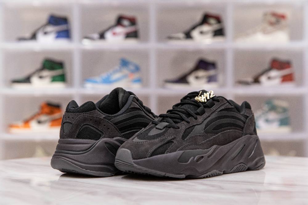 Yeezy Boost 700 V2 'Vanta'