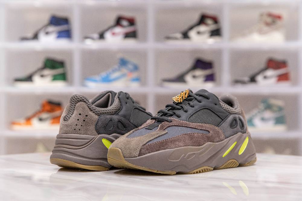 Yeezy Boost 700 'Mauve'